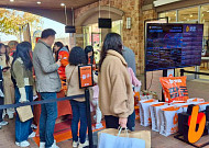 빗썸, 신세계 아울렛 돌며 투자 이해 도와...'릴레이 팝업 부스' 성료