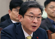 금융위, 코인 트래블룰 ‘100만 원 이하’ 확대…위험 거래소 차단 방침