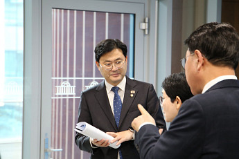 가상자산 규제 주도권 정책위로…'지분 제한·은행 중심' 힘 실리나