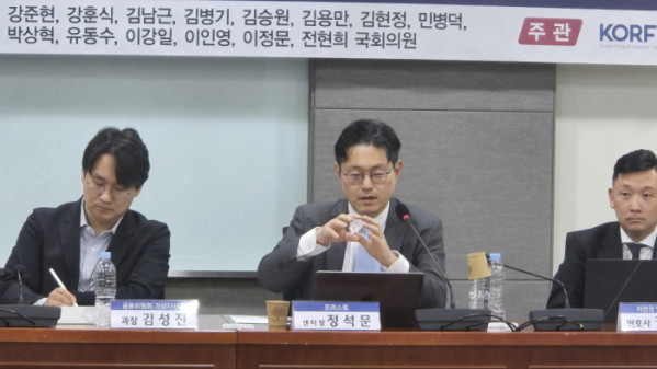 ▲24일 정석문 프레스토 리서치 센터장이 가상자산 거래소 이해상충 해소 방안에 대해 설명하고 있다. (사진제공=이투데이)