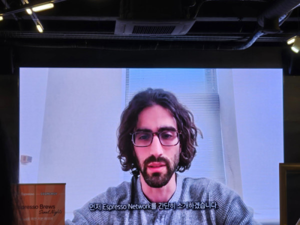 ▲Espresso Brews Seoul Nights | Espresso & CoinEasy 행사장에서 화상으로 발언중인 Espresso CEO인 Ben Fisch의 모습 (손기현 기자)