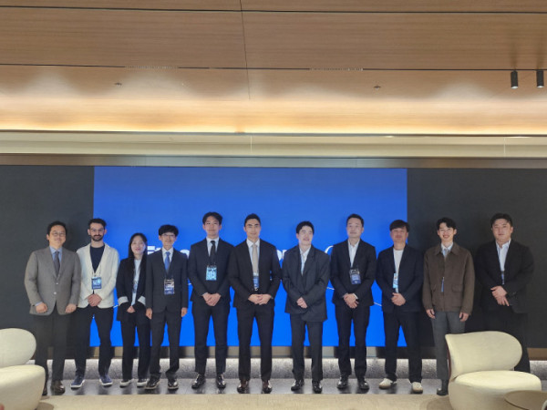 ▲이더리움 코리아 컨소시엄 관계자들이 출범 행사 후 기념촬영을 하고 있다. (손기현 기자)