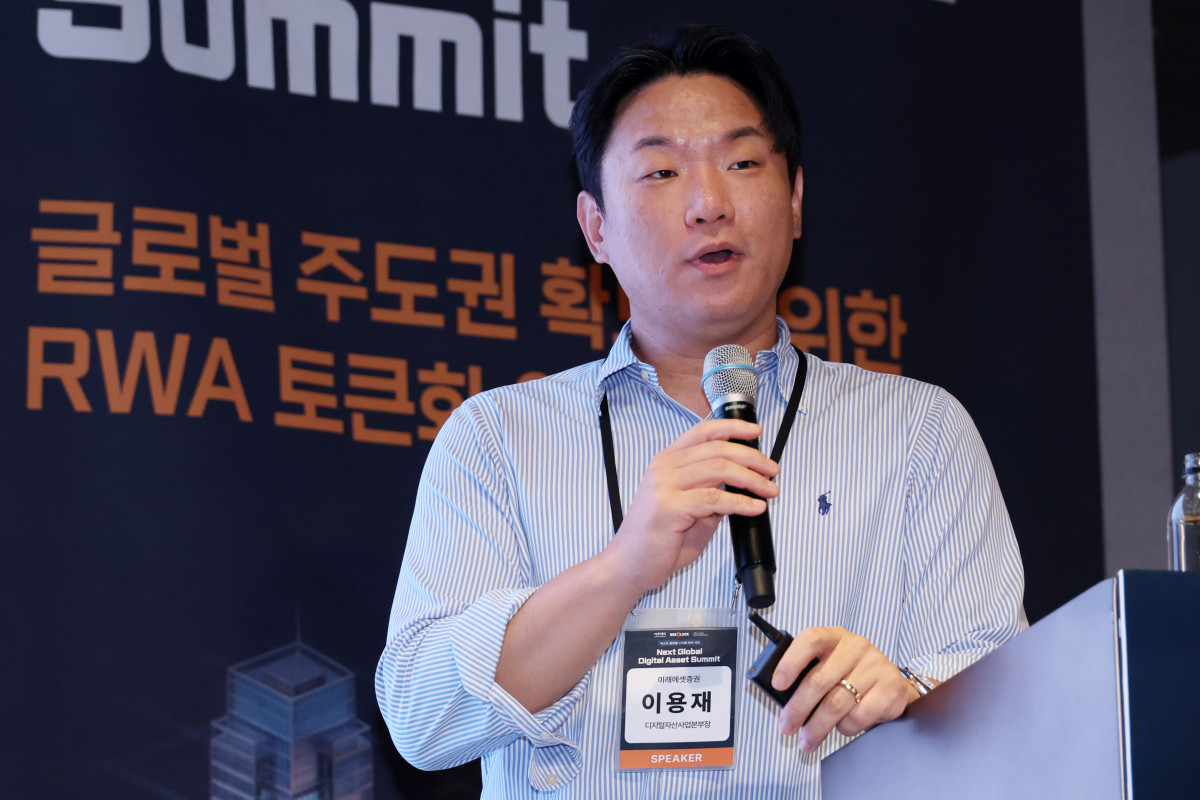 ▲이용재 미래에셋증권 디지털자산본부장이 19일 서울 강남구 웨스틴 서울 파르나스에서 열린 2026 넥스트 글로벌 디지털 에셋 서밋(NGDA 2026)에서 '금융 혁신의 Key, 디지털자산과 블록체인'을 주제로 강연하고 있다. 이투데이와 넥스블록(NEXBLOCK)이 주최하고 넥스블록, 이투데이피엔씨, 타이거리서치가 주관하는 이번 행사는 '글로벌 주도권 확보를 위한 RWA 토큰화 인사이트'를 주제로 국내외 전문가들이 모여 토큰화의 미래를 논의하고 주도권 확보 전략을 모색한다. 고이란 기자 photoeran@ (이투데이DB)
