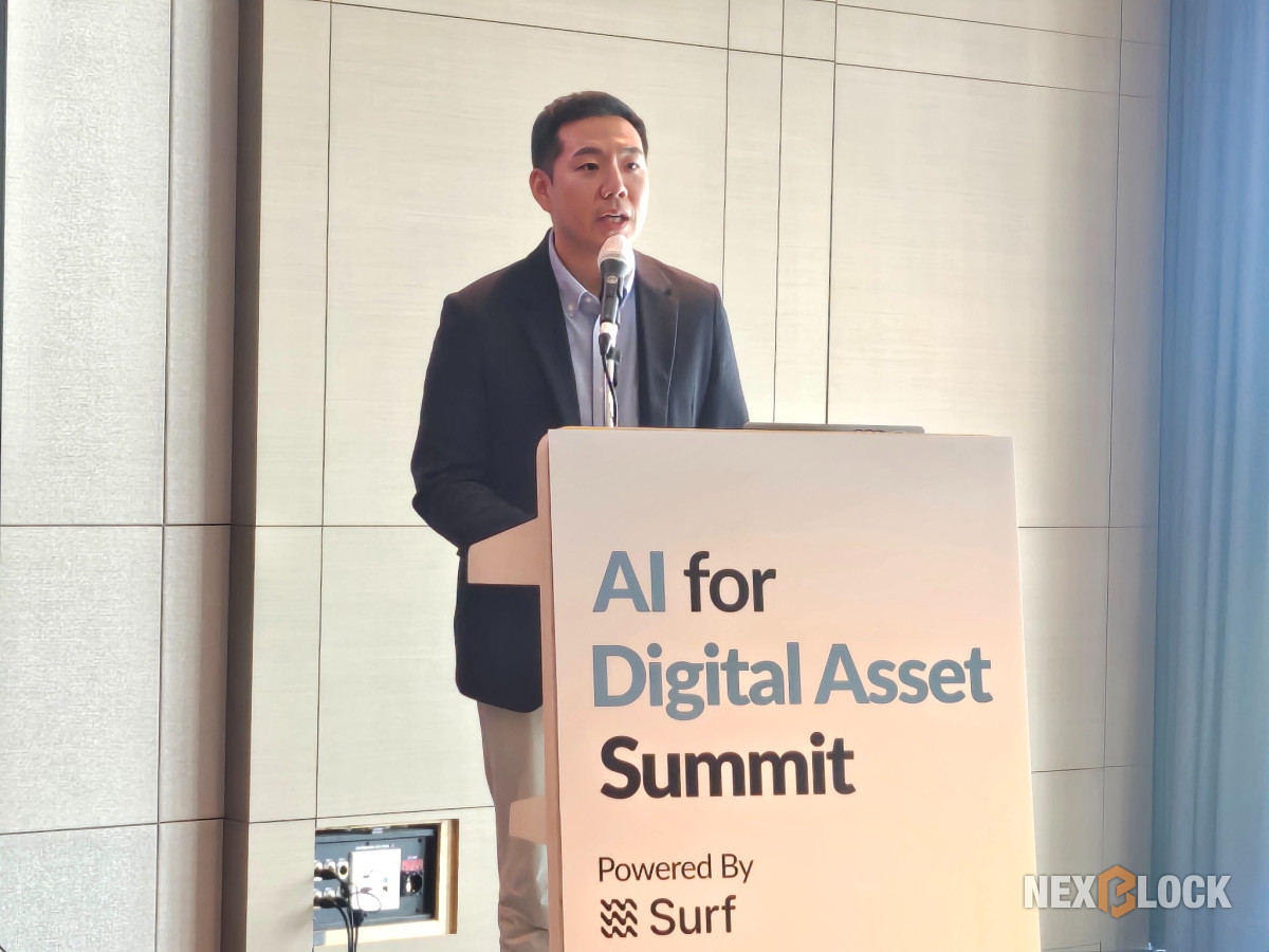 ▲김윤기 빗썸 트레이딩연구소실장이 17일 ‘AI for Digital Asset Summit’에서 빗썸 AI 서비스와 보유자산·매매패턴을 분석하는 개인화 AI 구상을 발표하고 있다. (손기현 기자)