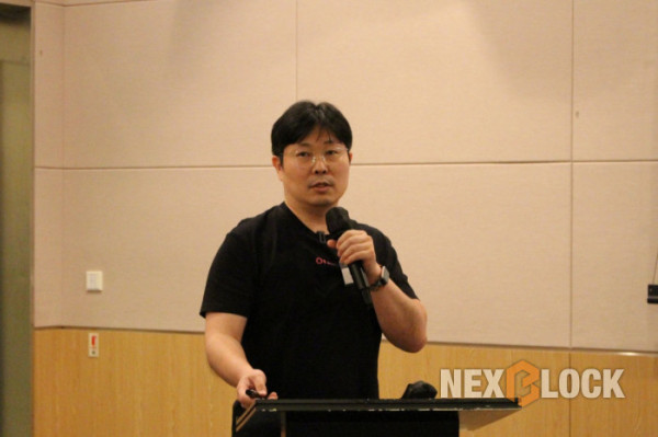 ▲오브스 김은동 한국총괄은 ‘미래 금융은 어떻게 탈중앙에 연결되는’가를 주제로 강연했다