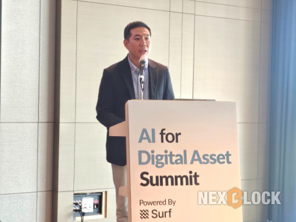 ▲김윤기 빗썸 트레이딩연구소실장이 17일 ‘AI for Digital Asset Summit’에서 빗썸 AI 서비스와 보유자산·매매패턴을 분석하는 개인화 AI 구상을 발표하고 있다. (손기현 기자)